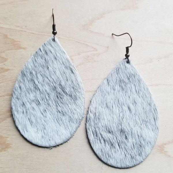 Pendientes de Lágrima de Cuero en Cabello Blanco y Gris