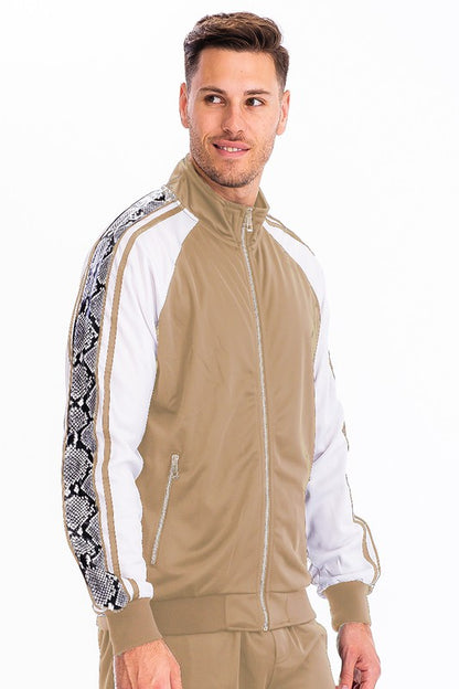 CHAQUETA DEPORTIVA CON ESTAMPADO LATERAL DE SERPIENTE