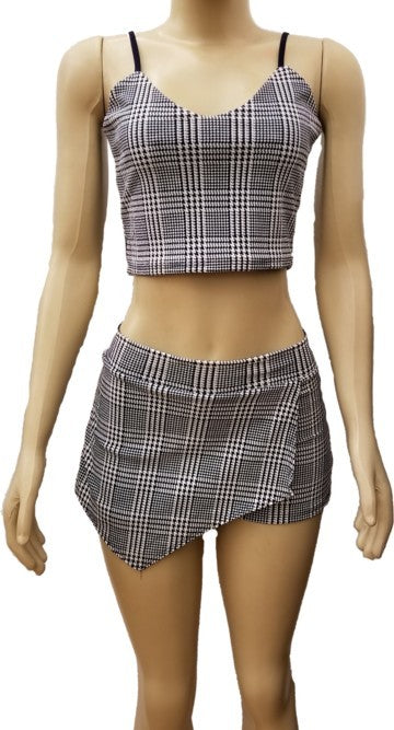 JUNIORS PLAID CROP TOP AND ENVELOPE SKORT SET