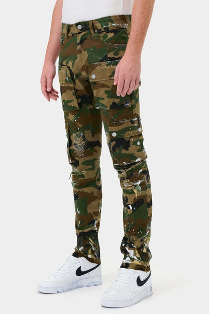 Pantalones rectos ajustados tipo cargo con estampado de camuflaje