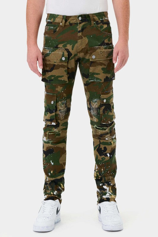 Pantalones rectos ajustados tipo cargo con estampado de camuflaje