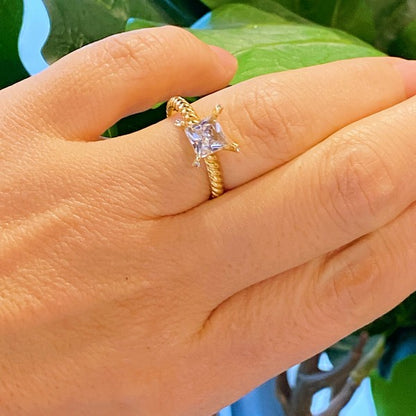 Anillo trenzado con una sola piedra