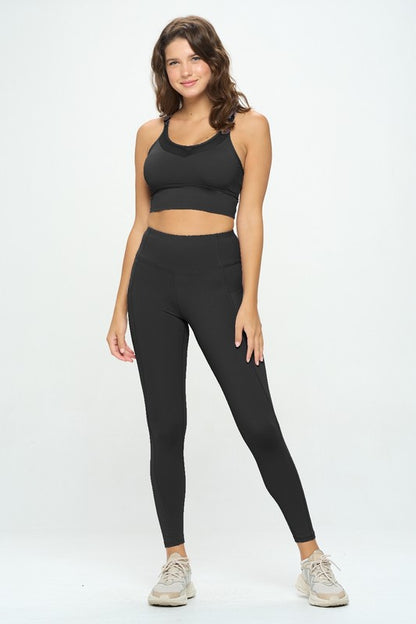 Conjunto de ropa deportiva y leggings