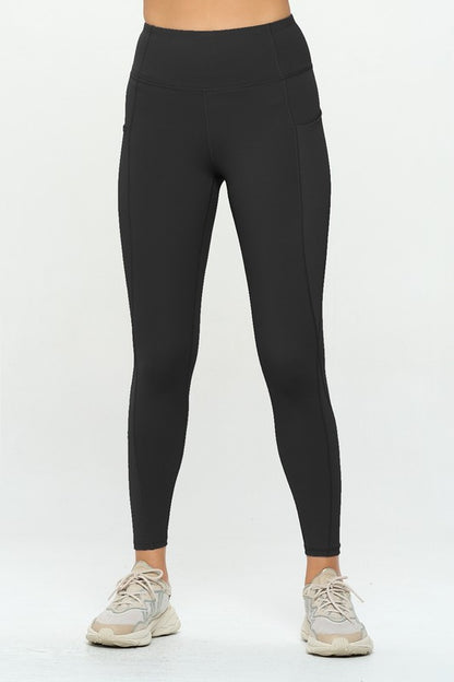 Conjunto de ropa deportiva y leggings