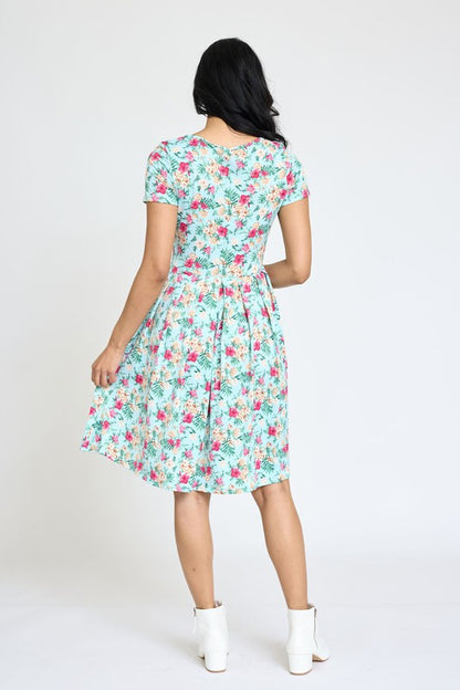 Vestido midi plisado de manga corta floral