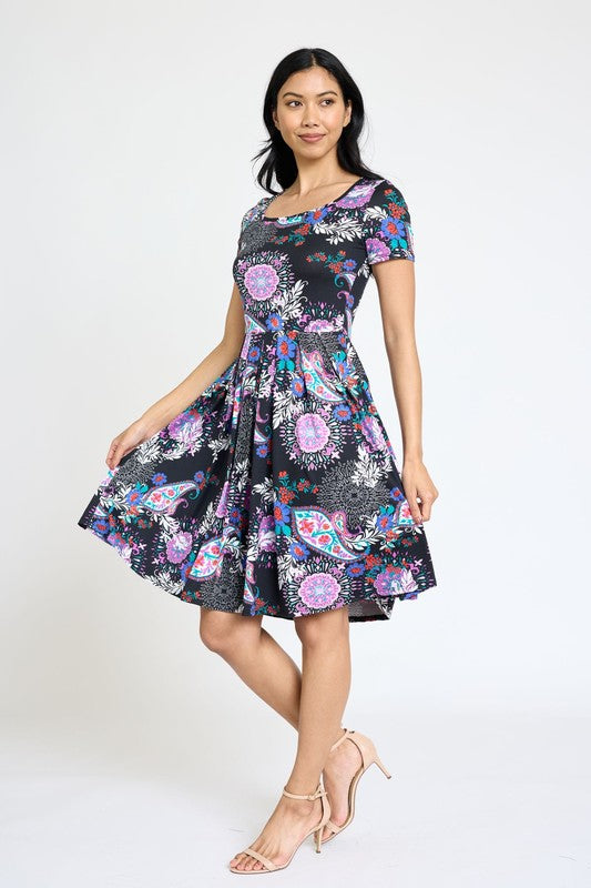 Vestido midi plisado de manga corta Medallion