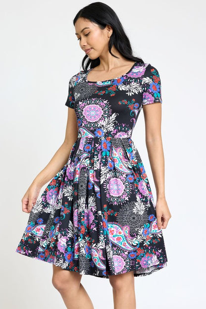 Vestido midi plisado de manga corta Medallion