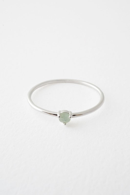 Anillo de orbe de cristal con solitario de jade